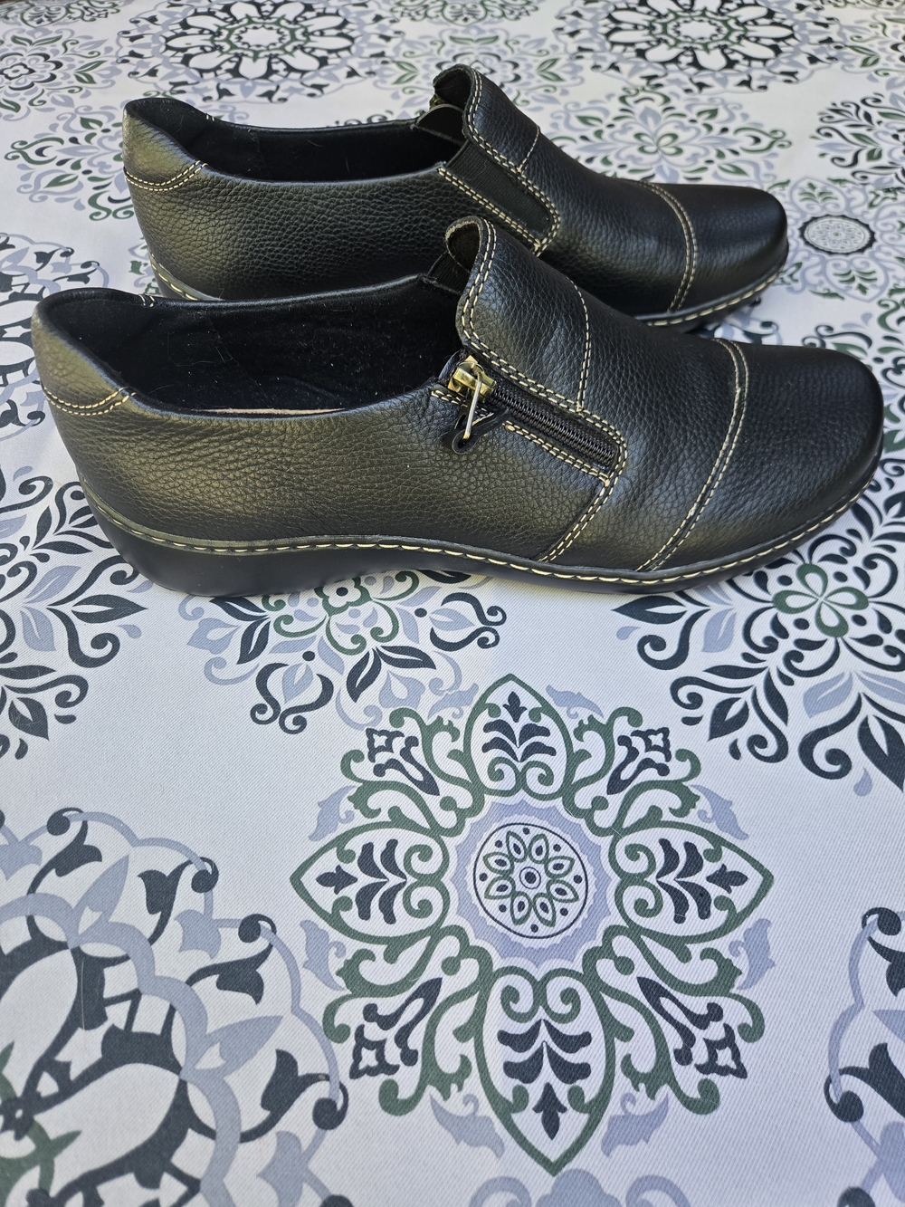 Clark's Slip On Leather Shoes With Zipper Accent, 10M
